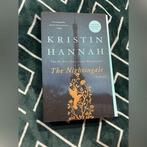 The Nightingale by Kristin Hannah Book